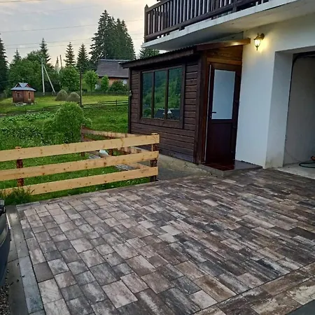 затишний хатинка * Яблоница
